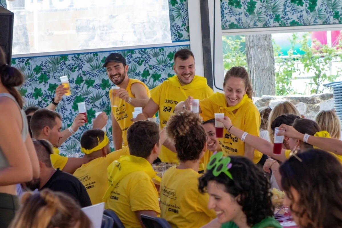 Comida, Cena y Fiesta hasta el Amanecer🎤🍻