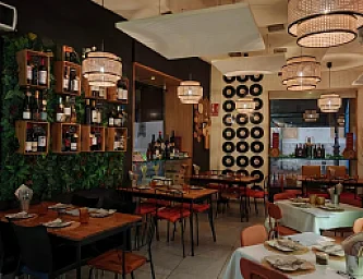 Comida Vinos y Risas