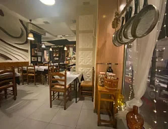 Comida Vinos y Risas