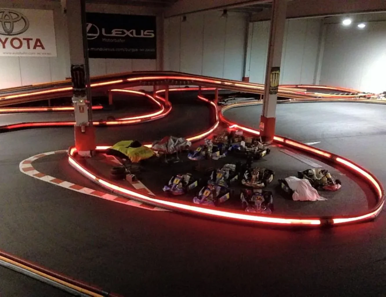 KARTING CHALLENGE BURGOS Paradise Despedidas