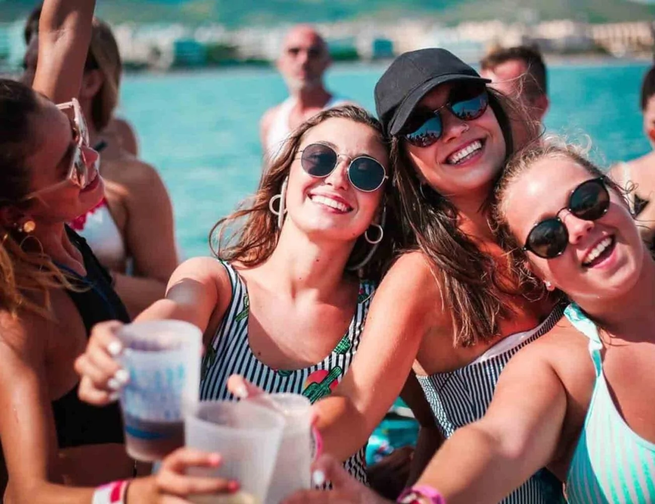 BOAT PARTY AGUILAS