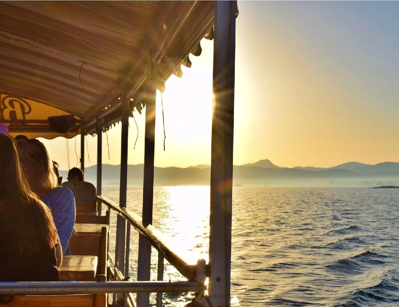 BRUCH EN BARCO AL ATARDECER | CHILL SUNSET
