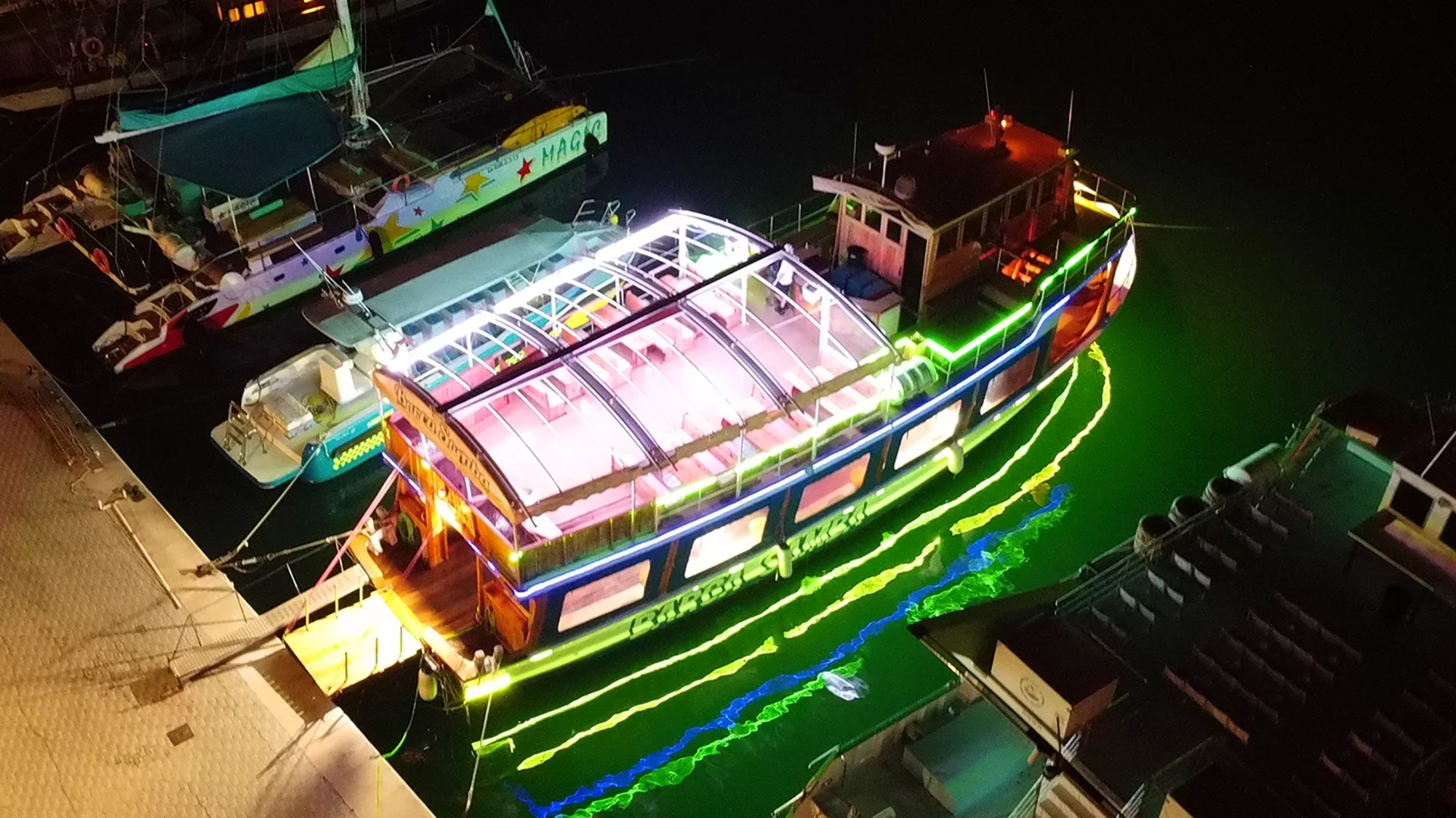 PLANAZO EN BARCO NOCTURNO CON CENA