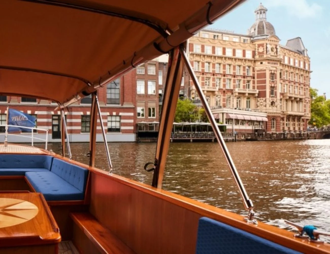 Barco privado por el canal  con bebida ilimitada