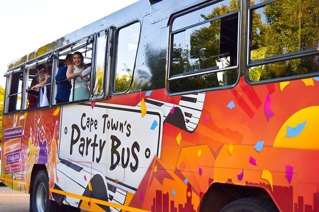 Despedida de soltera: de fiesta ‘Madrid noche’ en Partybus