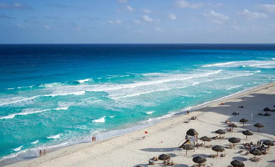 Las 6 mejores playas en México para despedida de soltera [arena blanca, agua turquesa y fiesta]