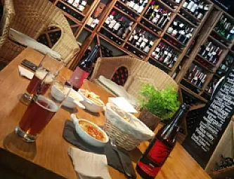 Cata de Vinos y Tapas